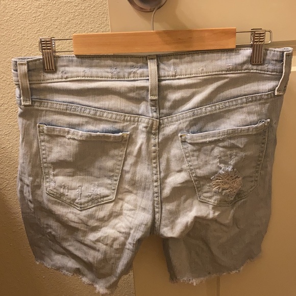 Mossimo Size 4 Stretch Boyfriend Short - Picture 2 of 3